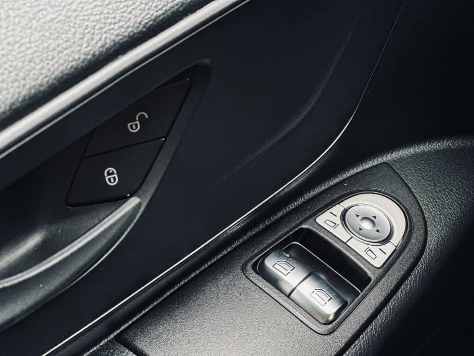 Mercedes-Benz Vito 116 CDI | Automatique | Cabine Double | Très long | Édition noire – Image 12