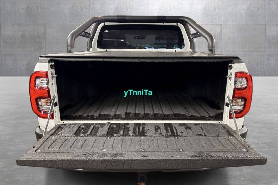 Toyota HiLux double cabine 2.8 SR+ Invincible X 35" Arctic Trucks – Image 22