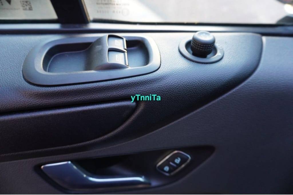 Ford Transit Custom 320L 2.0 TDCI L2H1 Double cabine – Image 10