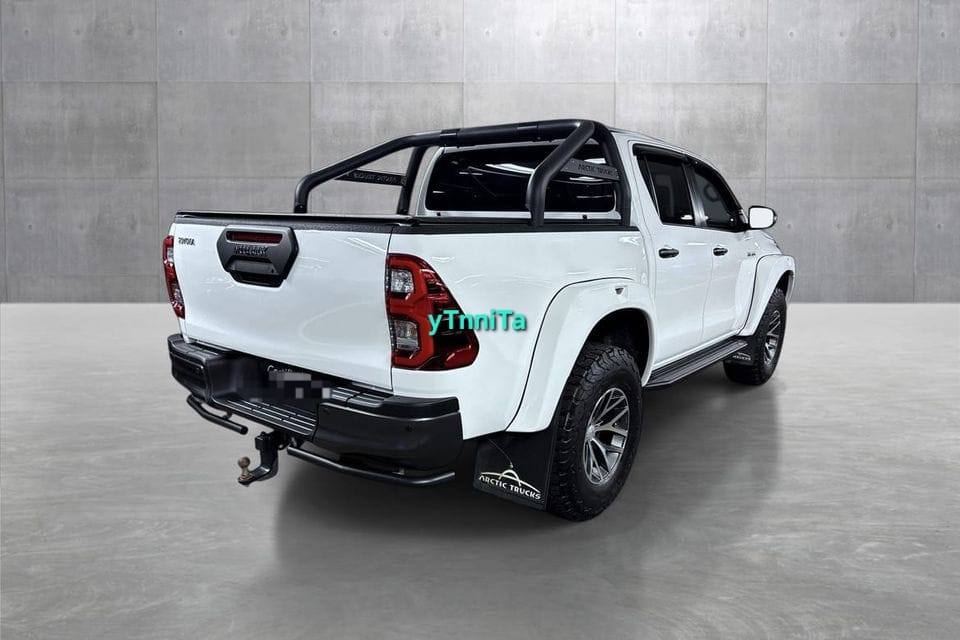 Toyota HiLux double cabine 2.8 SR+ Invincible X 35" Arctic Trucks – Image 8
