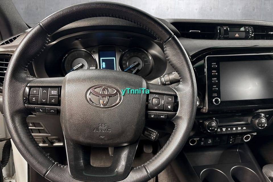 Toyota HiLux double cabine 2.8 SR+ Invincible X 35" Arctic Trucks – Image 21