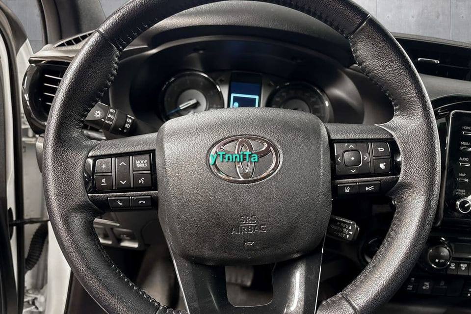 Toyota HiLux double cabine 2.8 SR+ Invincible X 35" Arctic Trucks – Image 14
