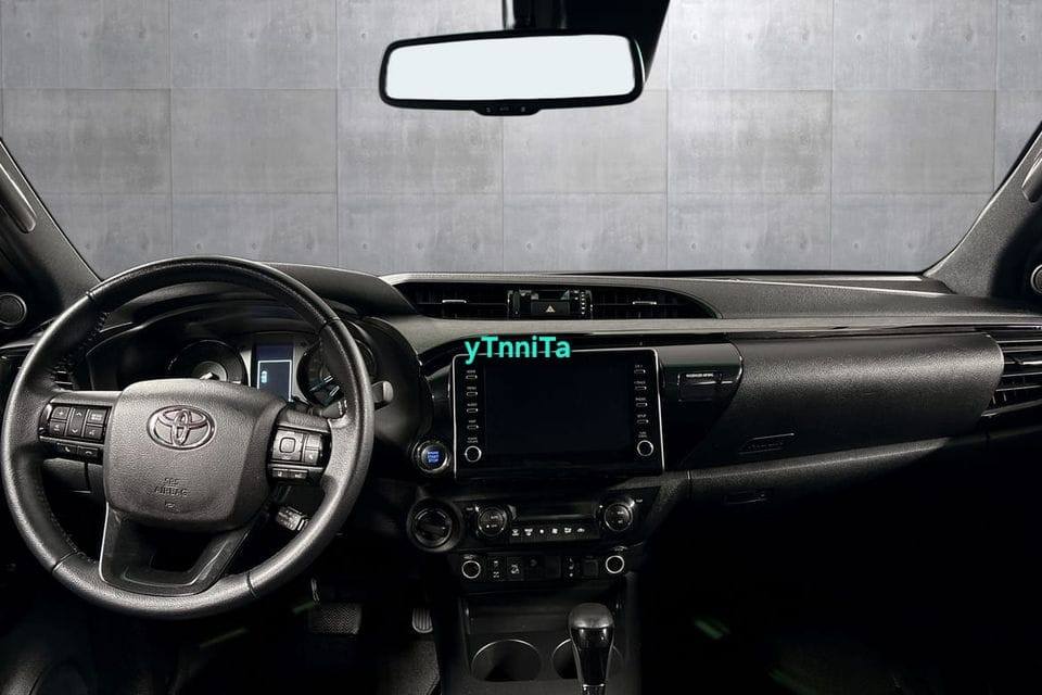 Toyota HiLux double cabine 2.8 SR+ Invincible X 35" Arctic Trucks – Image 12