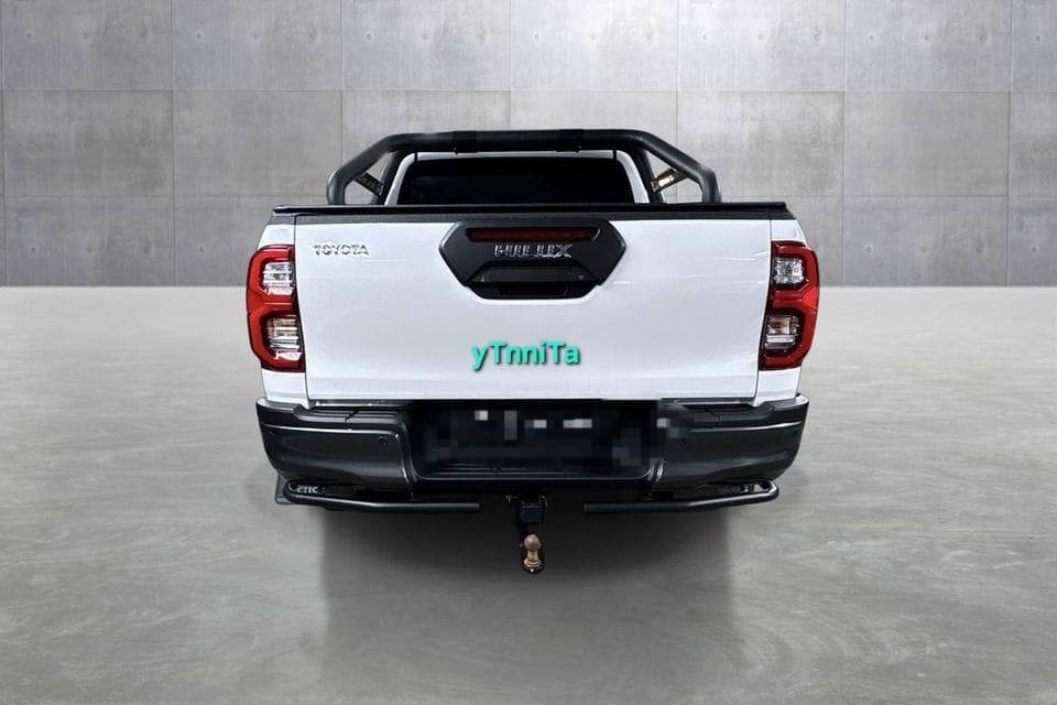 Toyota HiLux double cabine 2.8 SR+ Invincible X 35" Arctic Trucks – Image 6