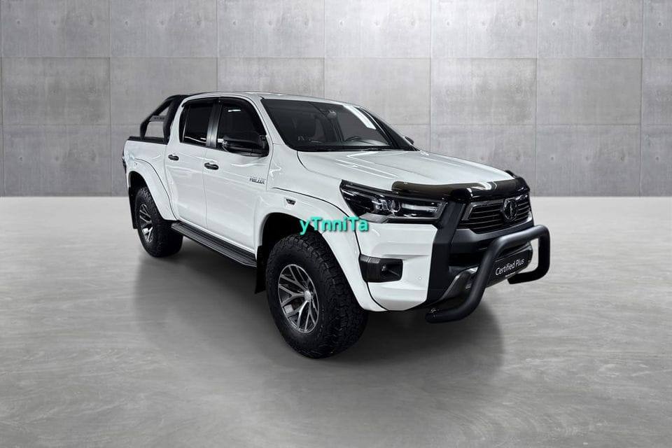 Toyota HiLux double cabine 2.8 SR+ Invincible X 35" Arctic Trucks