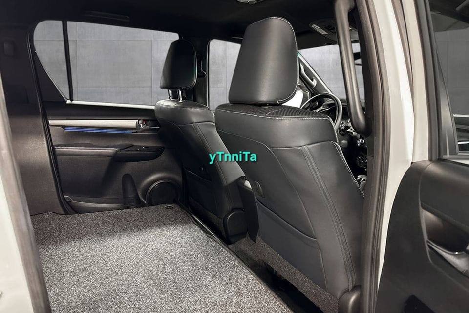 Toyota HiLux double cabine 2.8 SR+ Invincible X 35" Arctic Trucks – Image 15