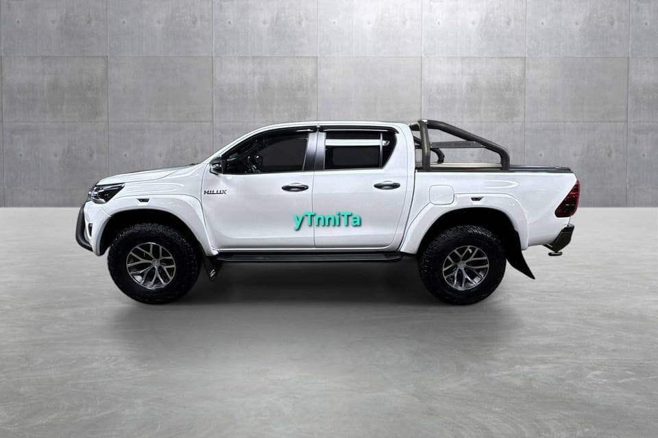 Toyota HiLux double cabine 2.8 SR+ Invincible X 35" Arctic Trucks – Image 4