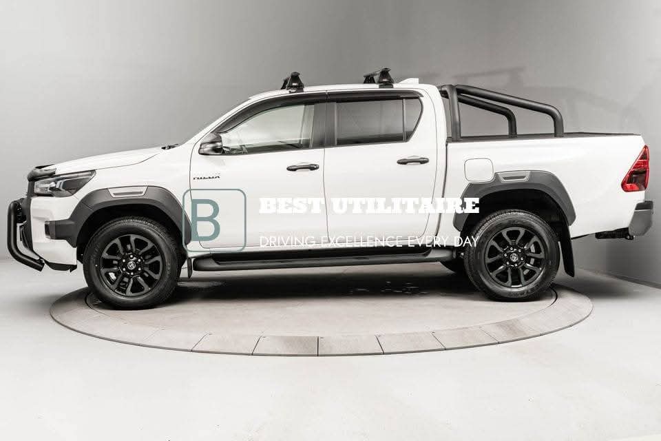 Toyota HiLux 2,8 D-Cab 4WD SR+ Inv. X – Image 3