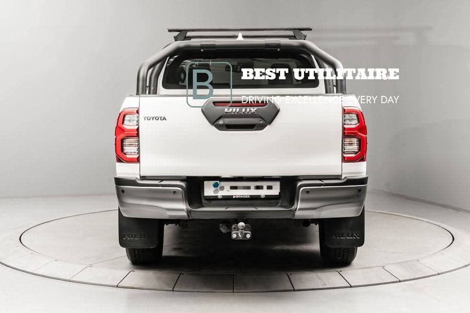 Toyota HiLux 2,8 D-Cab 4WD SR+ Inv. X – Image 4