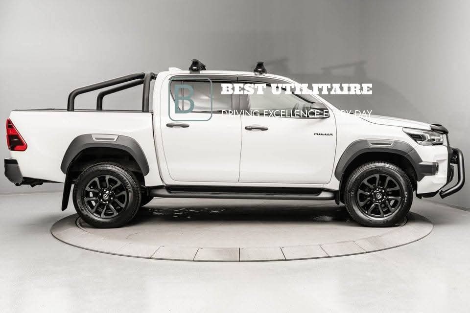 Toyota HiLux 2,8 D-Cab 4WD SR+ Inv. X – Image 6