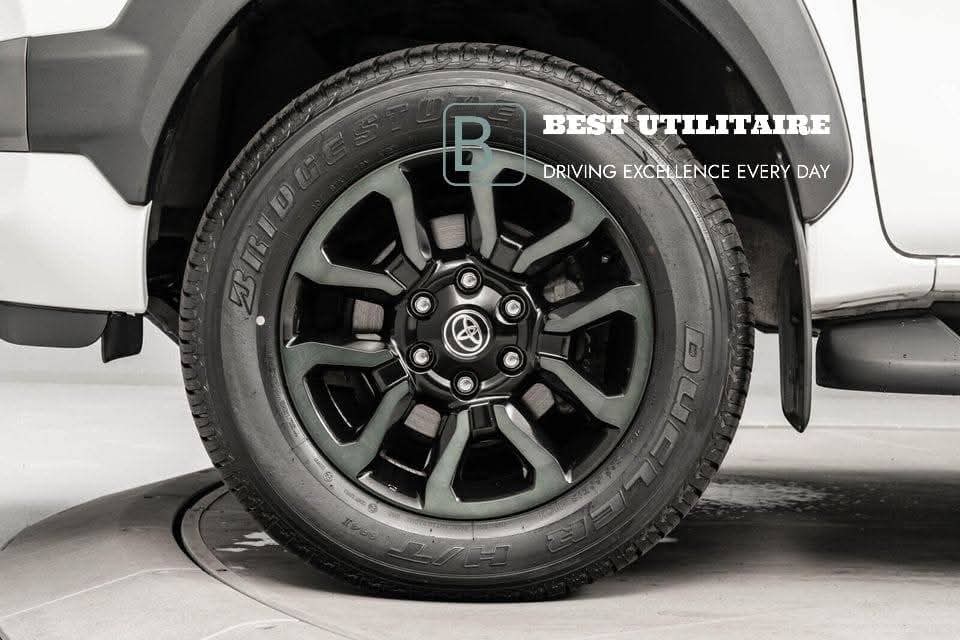 Toyota HiLux 2,8 D-Cab 4WD SR+ Inv. X – Image 8