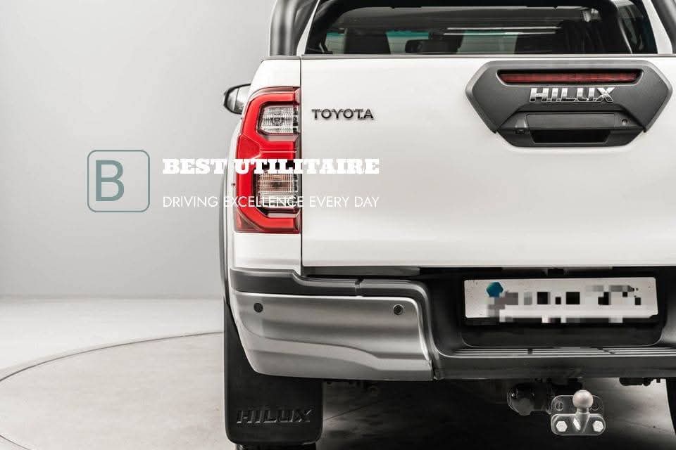 Toyota HiLux 2,8 D-Cab 4WD SR+ Inv. X – Image 11