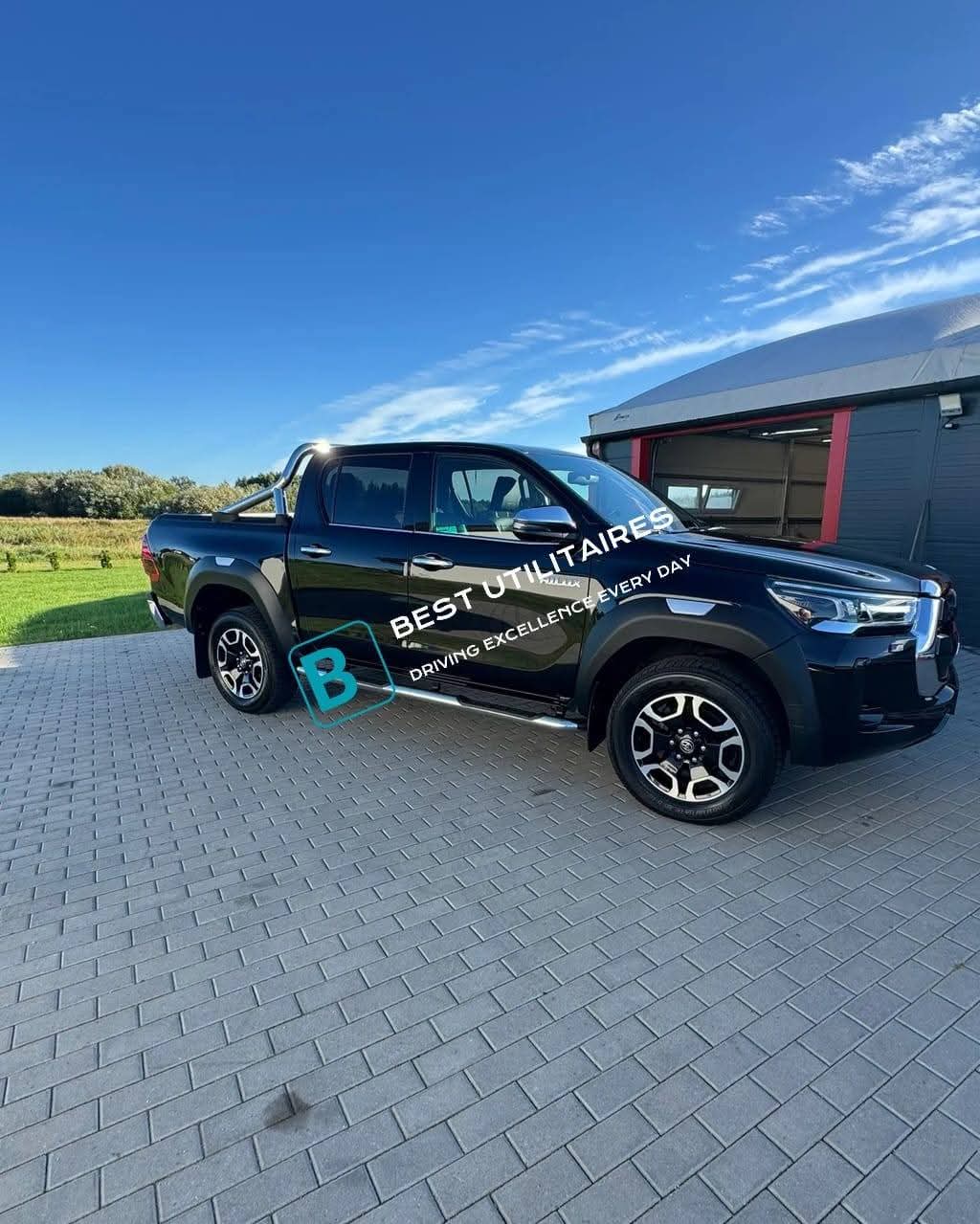 Toyota Hilux 2.8 D-4D Double Cab SR5 – Image 4