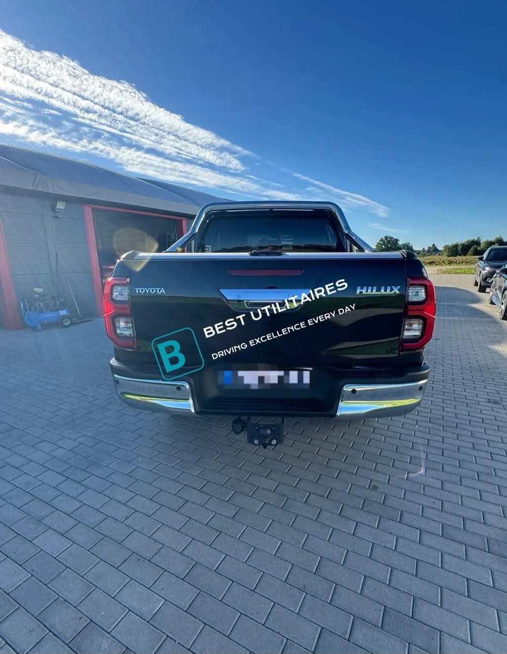 Toyota Hilux 2.8 D-4D Double Cab SR5 – Image 5