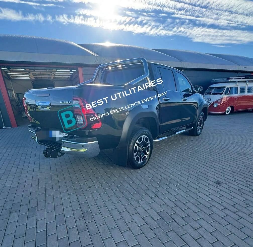 Toyota Hilux 2.8 D-4D Double Cab SR5 – Image 7