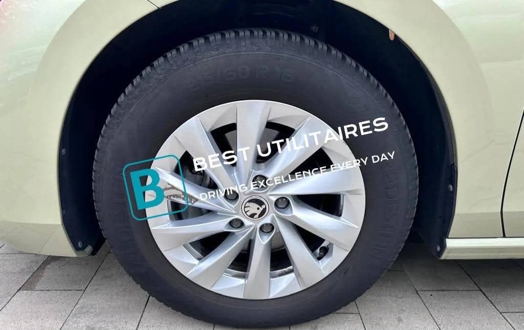 Skoda Superb 2.0 TDI SCR DSG – Image 11