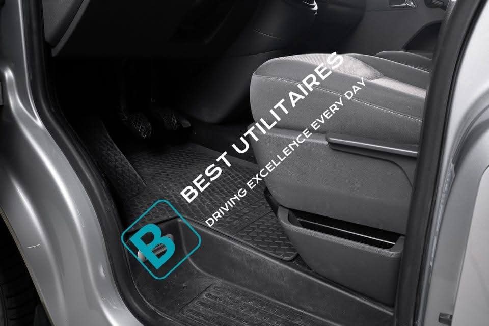 Volkswagen Caravelle 2.0 TDI – Image 17