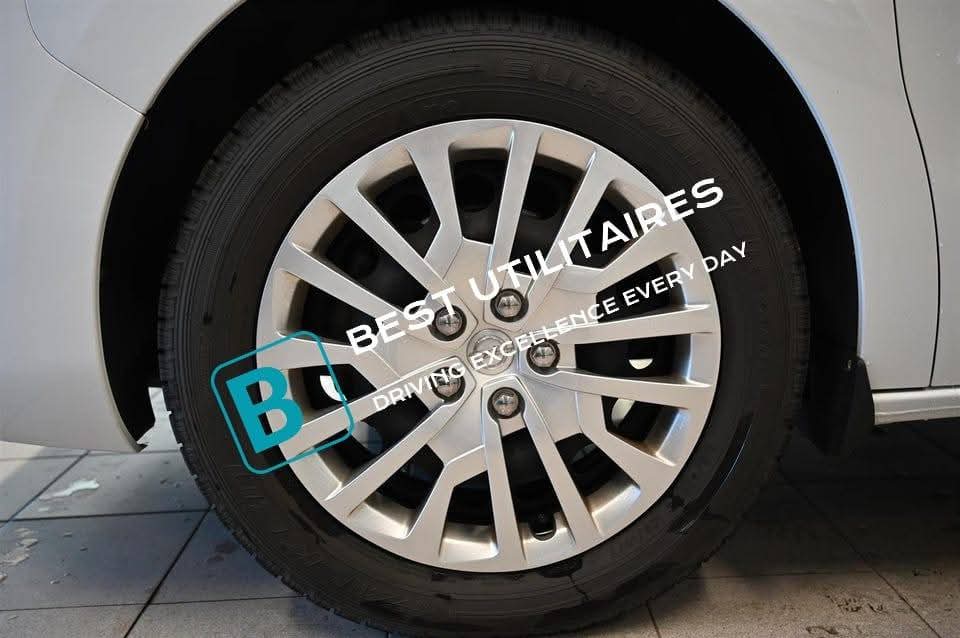 Opel Vivaro 2.0 DT L2 – Image 12