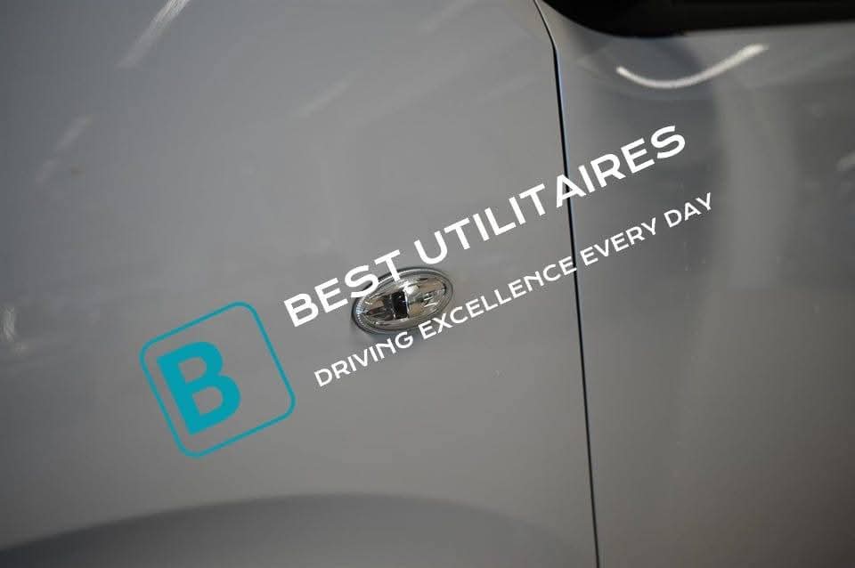 Opel Vivaro 2.0 DT L2 – Image 13